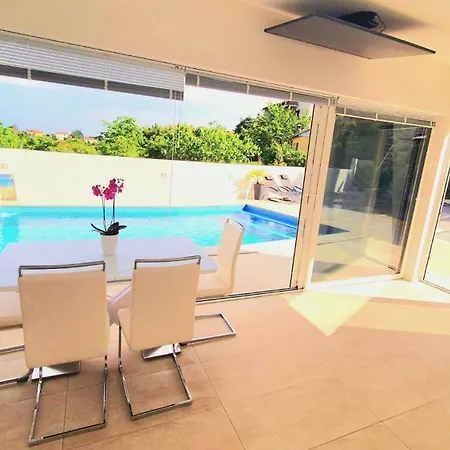 Luxury With Jacuzzi And Swimming Pool 别墅 奥帕提亚