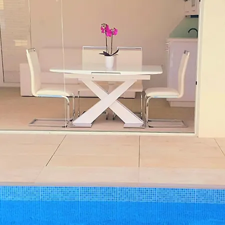 Luxury With Jacuzzi And Swimming Pool 奥帕提亚