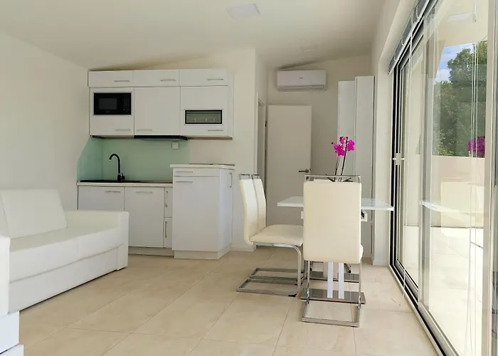 Luxury With Jacuzzi And Swimming Pool *