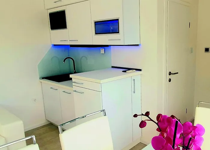 Luxury With Jacuzzi And Swimming Pool *