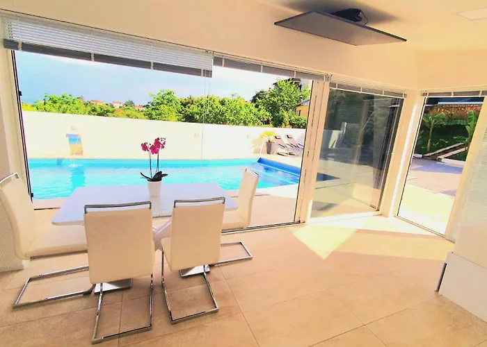 Luxury With Jacuzzi And Swimming Pool Villa Abbázia