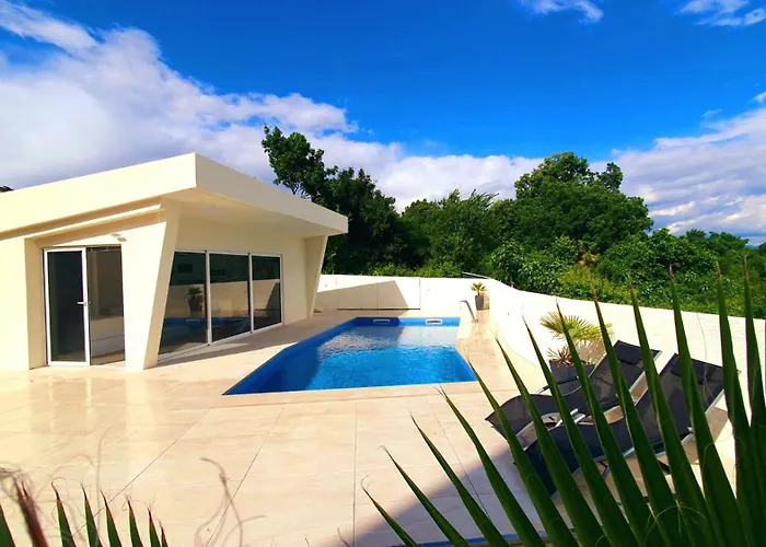 Luxury With Jacuzzi And Swimming Pool Villa Abbázia