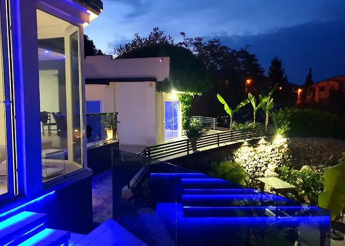 Luxury With Jacuzzi And Swimming Pool *