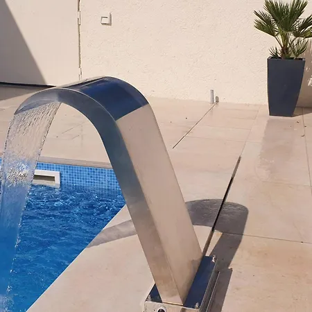 Villa Luxury With Jacuzzi And Swimming Pool