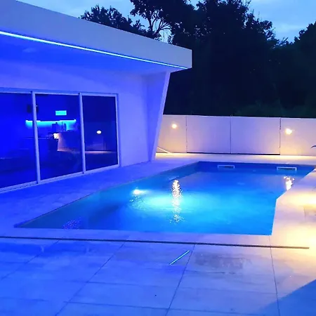 Villa Luxury With Jacuzzi And Swimming Pool *