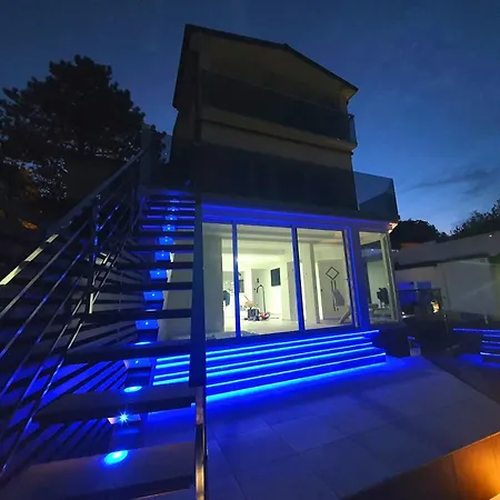 Luxury With Jacuzzi And Swimming Pool