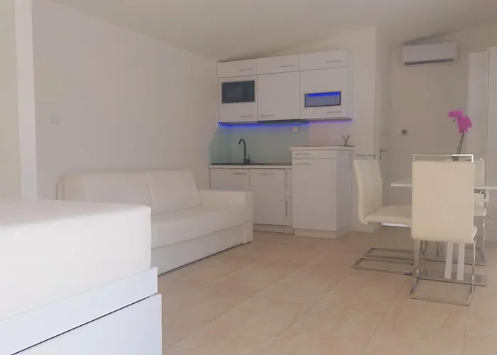 Luxury With Jacuzzi And Swimming Pool Villa *