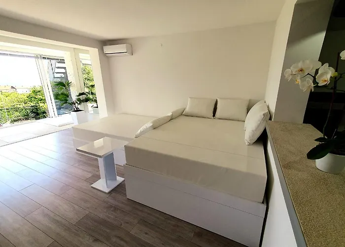 Luxury With Jacuzzi And Swimming Pool *