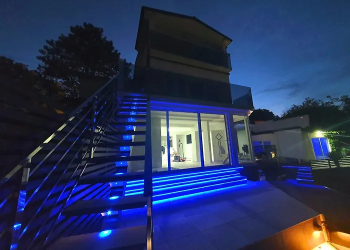 Luxury With Jacuzzi And Swimming Pool